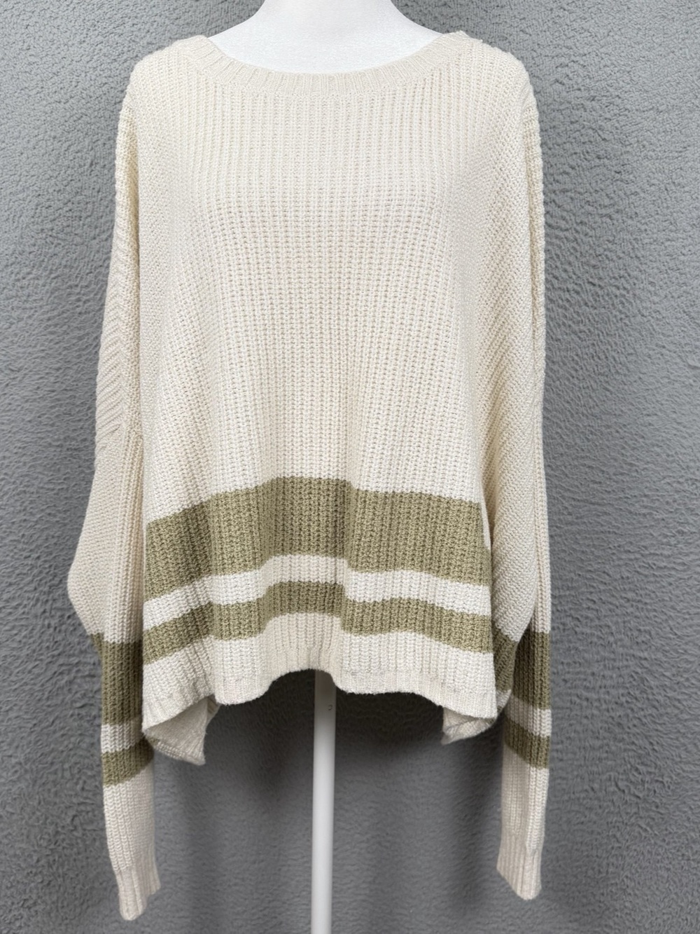 Zulu and Zephyr Sweater Womens Medium Beige Long Sleeve Oversized Preppy Comfy
